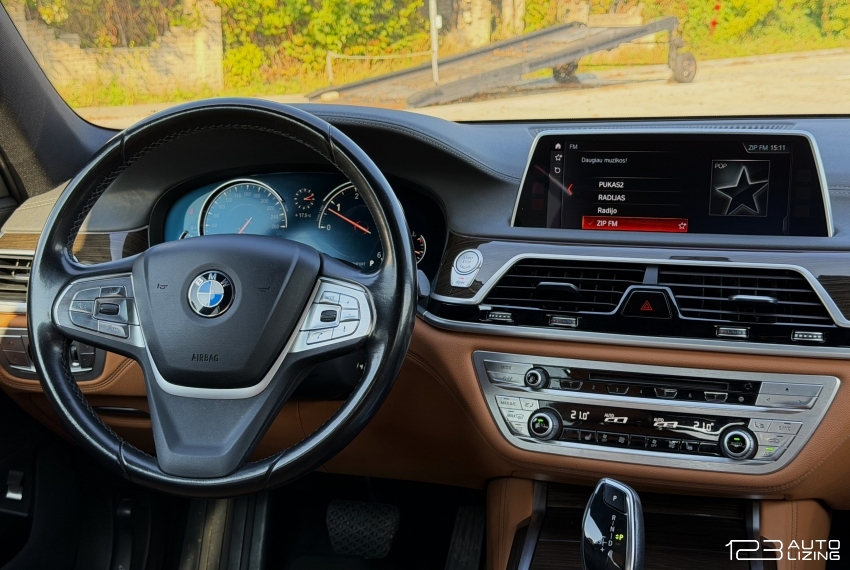 BMW 730
