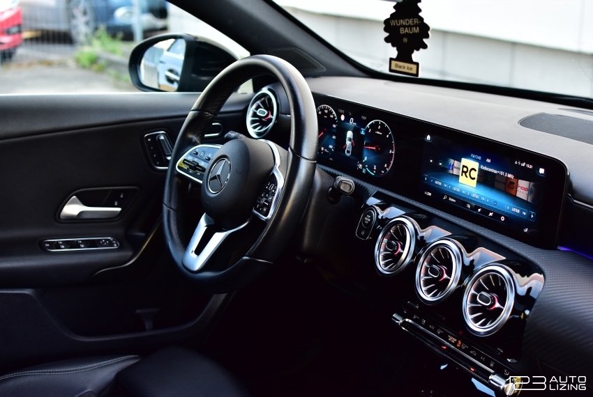 Mercedes-Benz A180