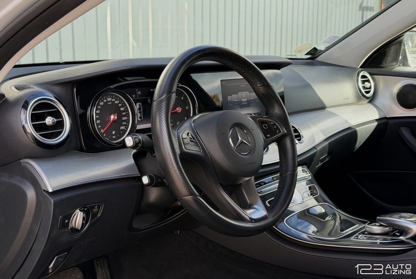 Mercedes-Benz E200
