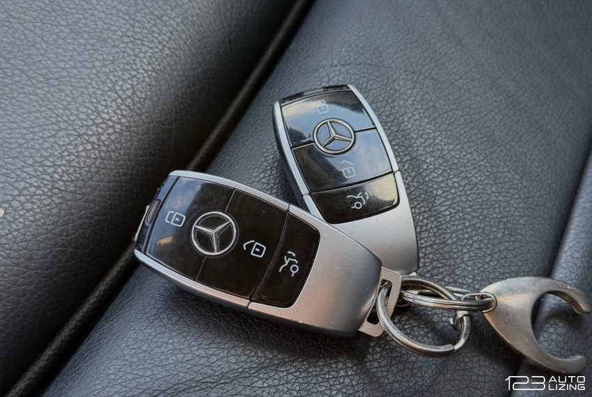 Mercedes-Benz E200