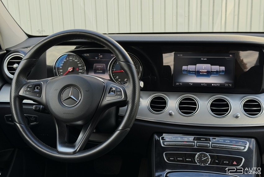 Mercedes-Benz E200