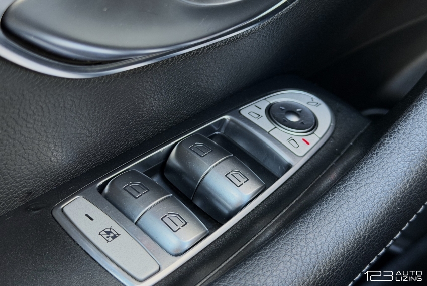 Mercedes-Benz E200