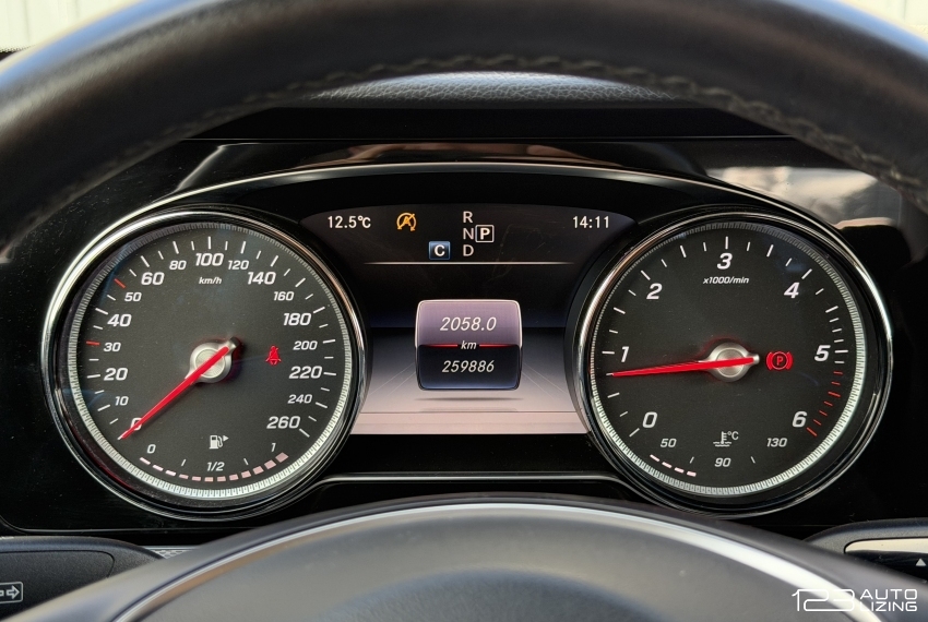 Mercedes-Benz E200