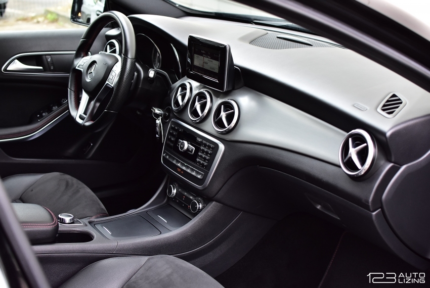 Mercedes-Benz GLA220