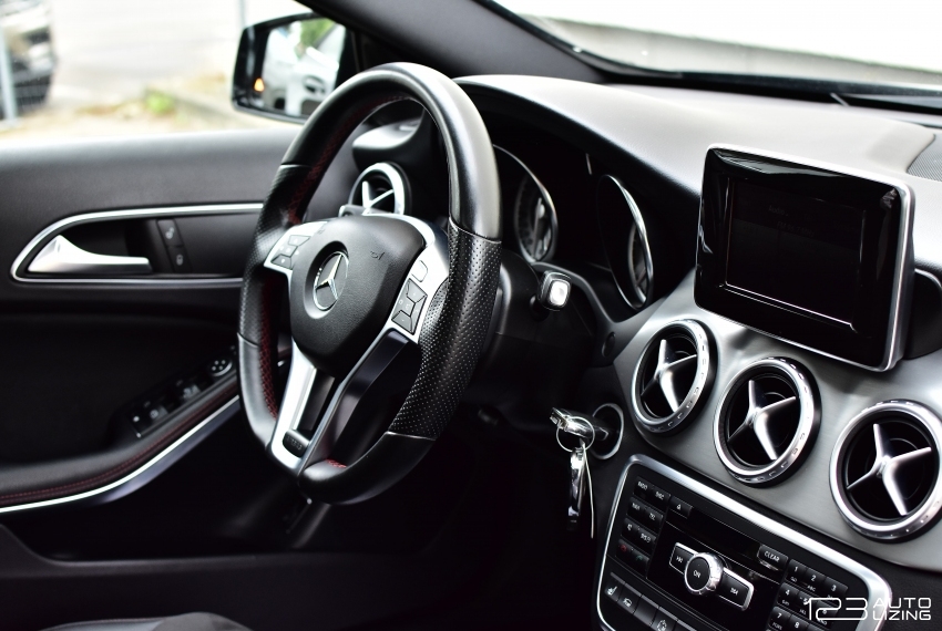 Mercedes-Benz GLA220