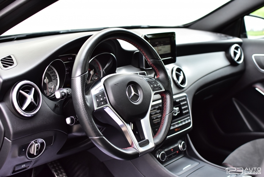 Mercedes-Benz GLA220