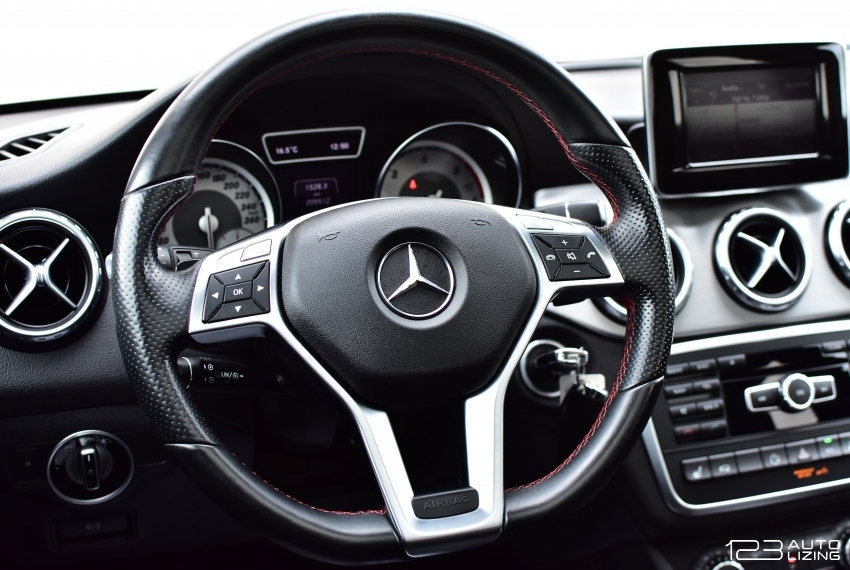 Mercedes-Benz GLA220