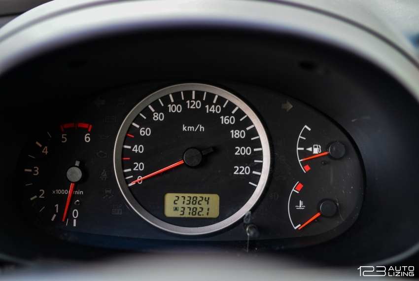Nissan Almera Tino