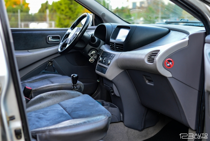 Nissan Almera Tino