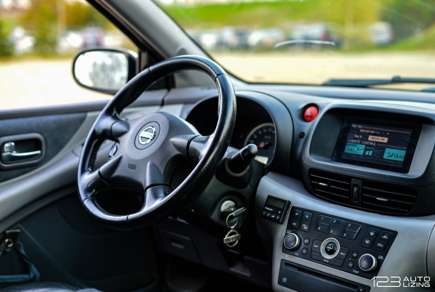 Nissan Almera Tino