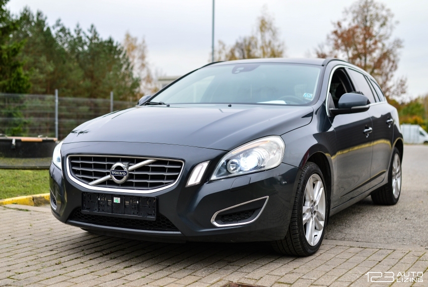 Volvo V60, Universalas