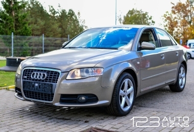 Audi A4, Sedanas