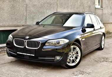 BMW 530, Universalas